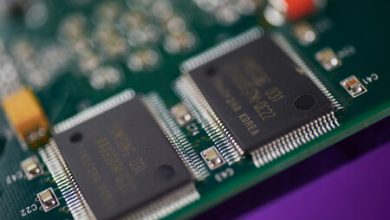 China le hace frente a EUA como nunca: pone al mayor fabricante norteamericano de memorias contra la lona