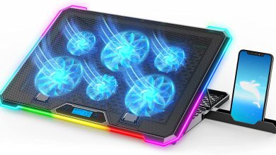Este increíble soporte para laptop tiene ventiladores, luz RGB, puertos USB, pantalla LCD y espacio para celulares por solo 593 pesos