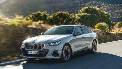 Serie 5 2024: la nueva generación del sedán de BMW estrena versión eléctrica y una pantalla central en la que puedes jugar videojuegos