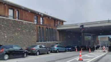 En la frontera entre Francia y Andorra hay decenas y decenas de autos abandonados: no son de los residentes ni de turistas