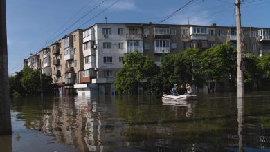 La destrucción de una presa en Ucrania provoca la falta de agua potable y aumenta el riesgo de enfermedades