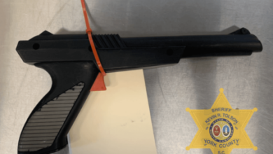 Una persona utilizó la pistola Zapper de Nintendo para robar más de 5 mil pesos en una tienda y terminar arrestado a los pocos minutos