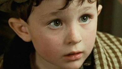 El niño pequeño de ‘Titanic’ sigue recibiendo esta cantidad de dinero cada año, por decir una sola frase en la película