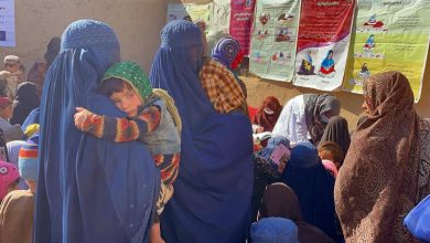 El trato de los talibanes a las mujeres equivale a un apartheid de género, afirman expertos