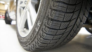 Si se te poncha una llanta en un auto eléctrico estás en problemas: la mayoría no tiene llanta de repuesto