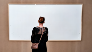 Un artista envió dos lienzos en blanco a un museo como una "obra de arte", ahora tendrá que pagar 70,000 euros por indemnización