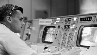 Cuando los astronautas desafían el protocolo espacial: el insólito sándwich que amenazó con arruinar la histórica misión Gemini 3