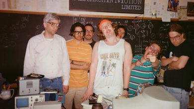 Vimos 'BlackBerry', la película de una de las primeras revoluciones tecnológicas del siglo XXI y antes del iPhone