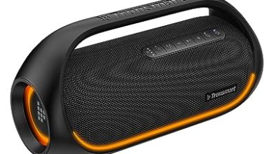 Esta bocina portátil, ideal para fiestas y vacaciones, tiene resistencia al agua, batería de 24 horas e inédito costo menor a 1,600 pesos