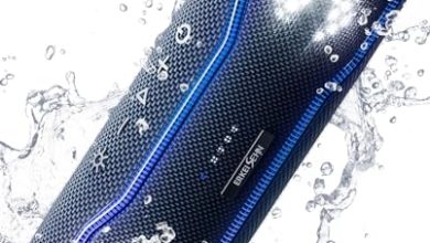 Esta bocina portátil tiene luces RGB, resistencia al agua y batería para usarla hasta un día entero; lo mejor: cuesta menos de 700 pesos
