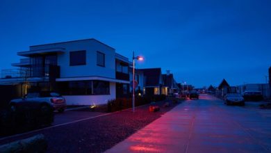 Por esta razón algunas ciudades nórdicas están instalando luces rojas en sus faros: parecen pueblos de terror, pero tiene una buena causa