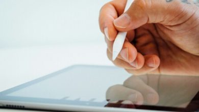 Que los autos eléctricos tengan botones físicos: el problema de las pantallas táctiles es que los humanos nos distraemos y chocamos